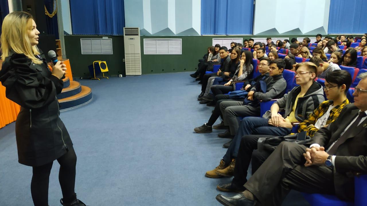 Студенттердің Назарбаевпен жеке кездесу мүмкіндіктері болған қоғамдық пікір көшбасшыларымен кездесуі